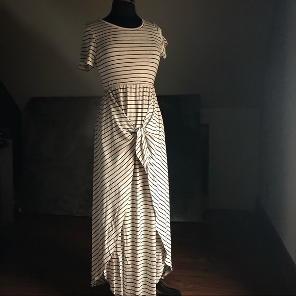 Entro Striped front tie Maxi dress in oatmeal gray - Picture 4 of 7